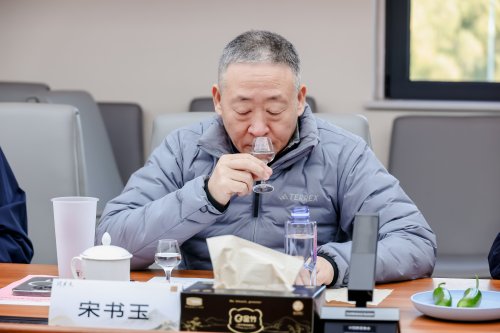 葵花酒業(yè)「問東方」獲酒協(xié)首肯，泰斗天團為何集體為「問東方」站臺？